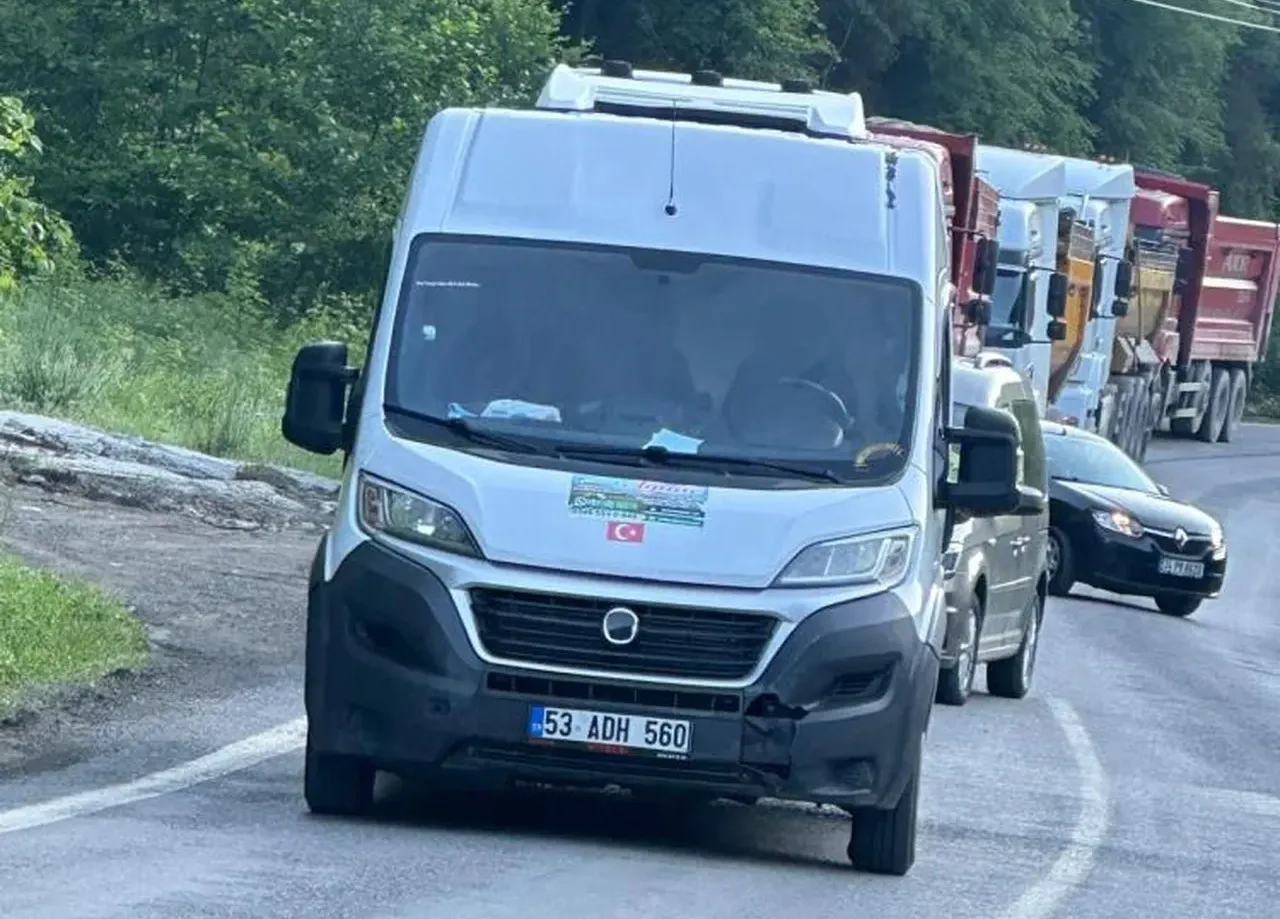 Trabzon-Bayburt kara yolunda heyelan! Ulaşım sağlanamıyor