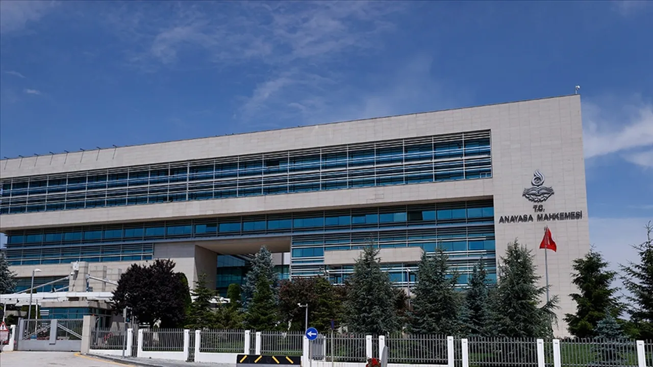 AYM kararıyla, spor kulübünün ödemediği verginin sporcudan alınmasına imkan tanıyan kural iptal edildi.