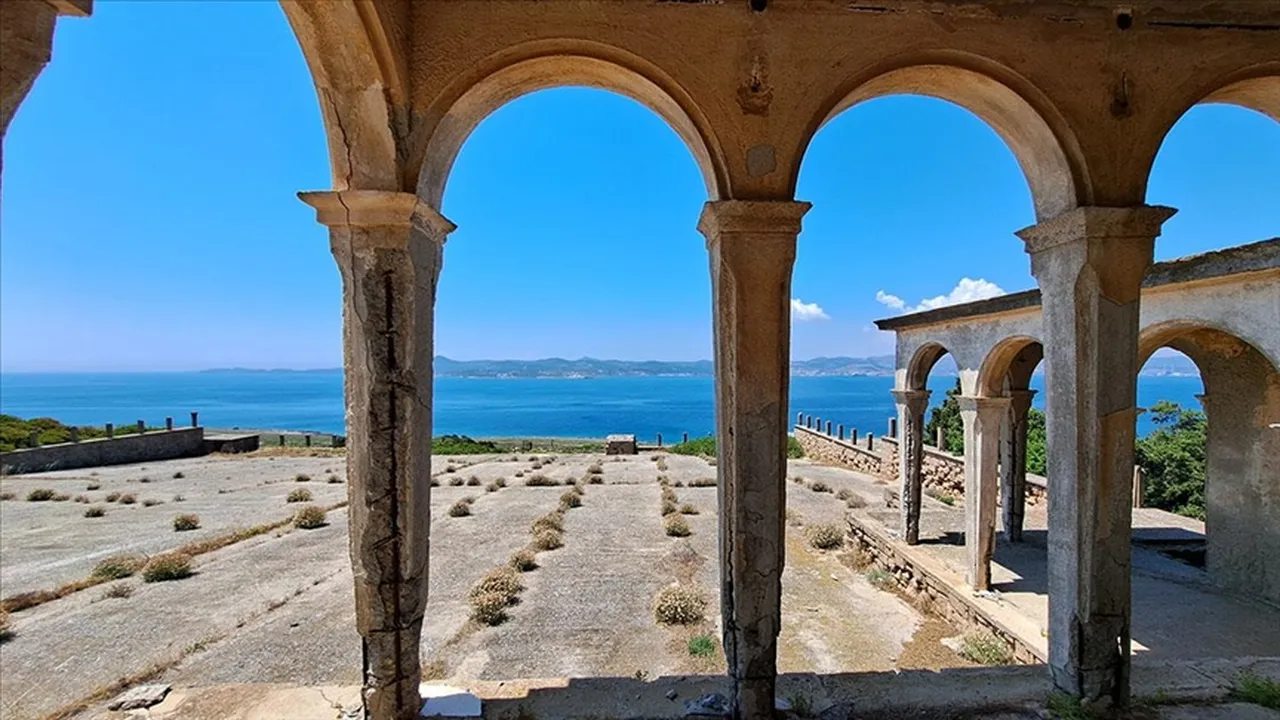 Yunan savunmasına Türk turist desteği! Adalarda su akmıyor Türk lirası akıyor