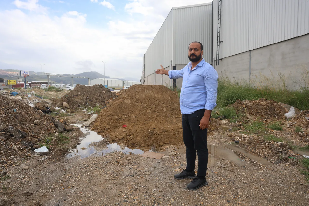 Arazisinde olanları kayda aldı, gördükleri karşısında şoke oldu! Savunmaları daha komik