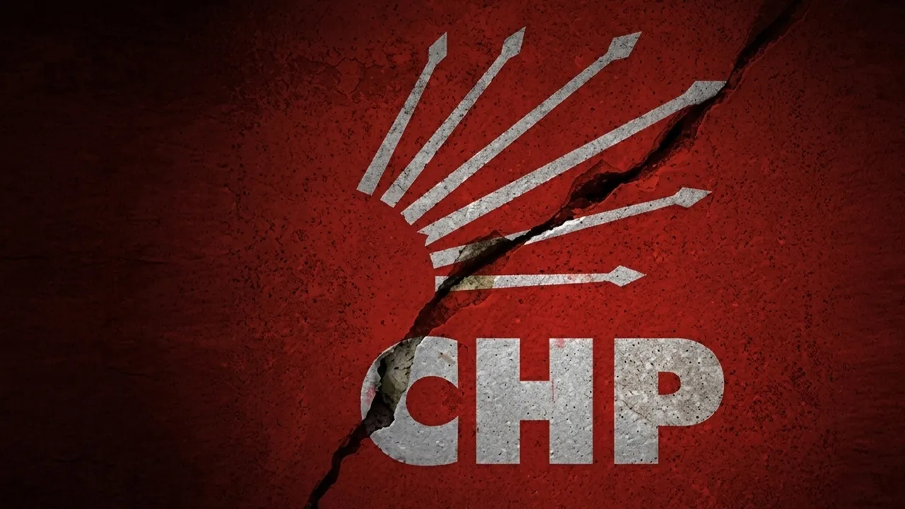 CHP'de 26 il başkanı görevden alındı