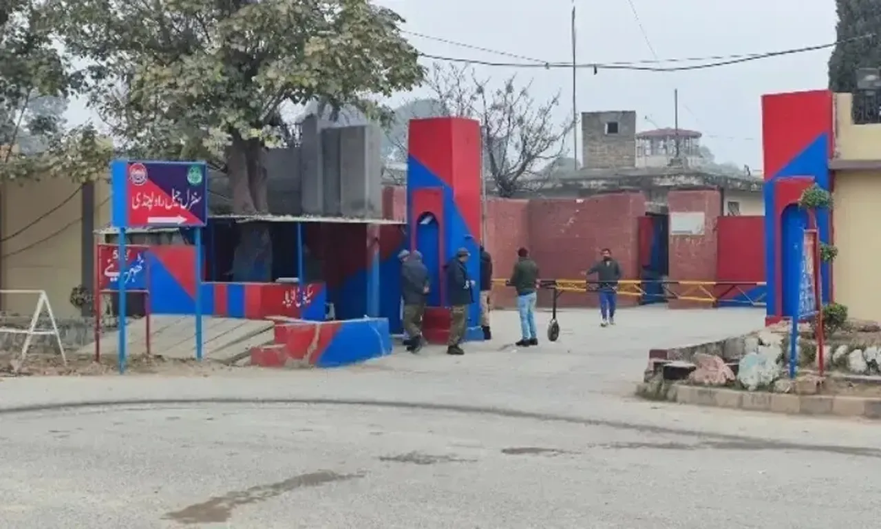Filmleri aratmayan olay!  14 mahkum hapishaneden kaçtı: İki şehir alarmda