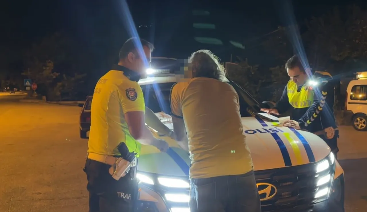 Kendi kendini ele verdi! Polise ‘Kolay gelsin’ demeye geldi, 3.28 promil alkollü çıktı