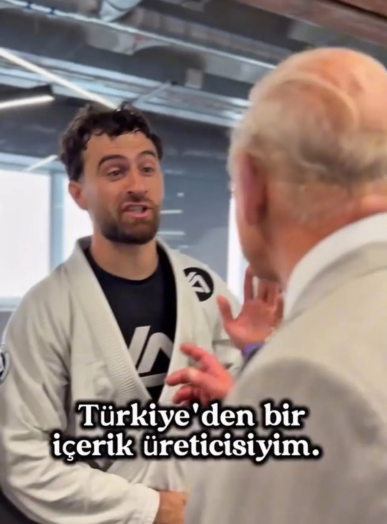 Kral Charles Türk berberlere siper oldu! Aşırı sağcı lider  mantar gibi bitiyorlar  diye saldırmıştı!