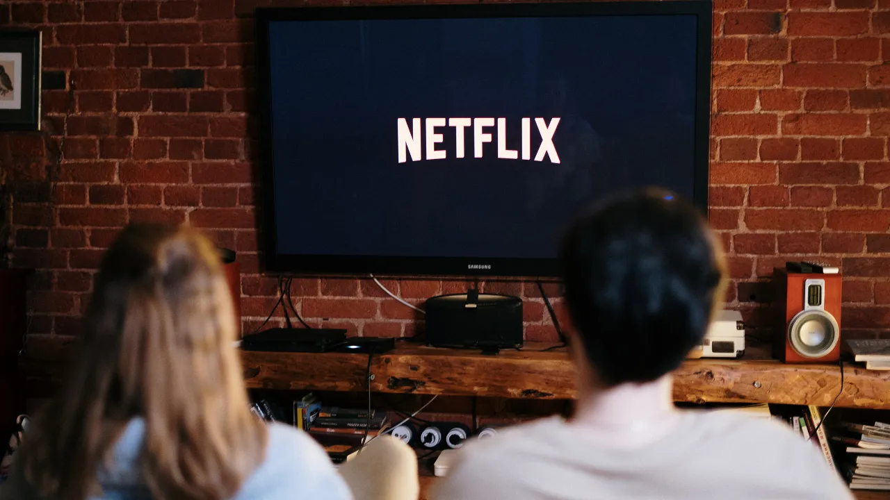 Netflixi dolandıran ünlü Hollywood yönetmenine şok ceza! Lüks ev ve araçlar ele verdi