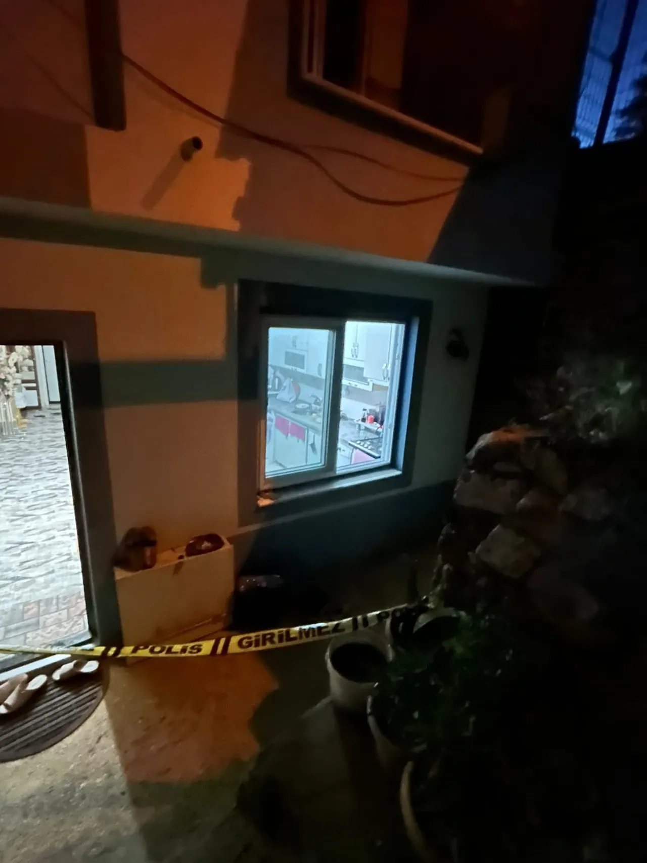 'Rüyamda beni boğuyordu' dedi, annesini uykusunda öldürdü! 16 yaşındaki genç kız tutuklandı