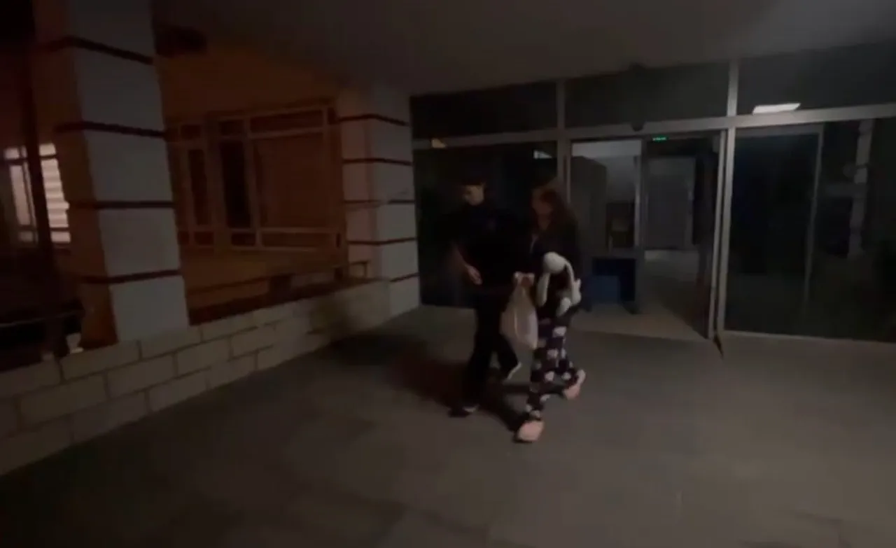 'Rüyamda beni boğuyordu' dedi, annesini uykusunda öldürdü! 16 yaşındaki genç kız tutuklandı