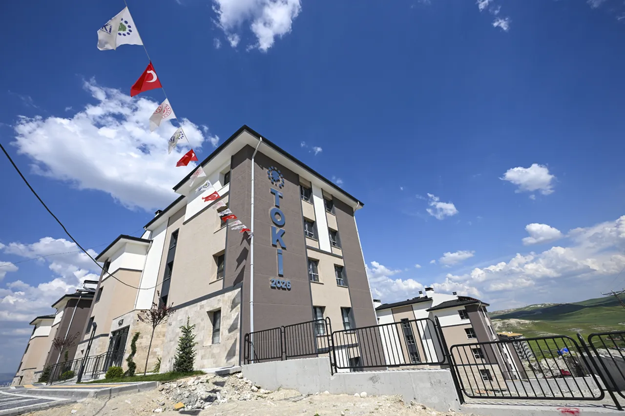 Aylık 18 bin liradan başlayan taksitlerle 20 bin yeni konut! Örnek daireden ilk kareler geldi