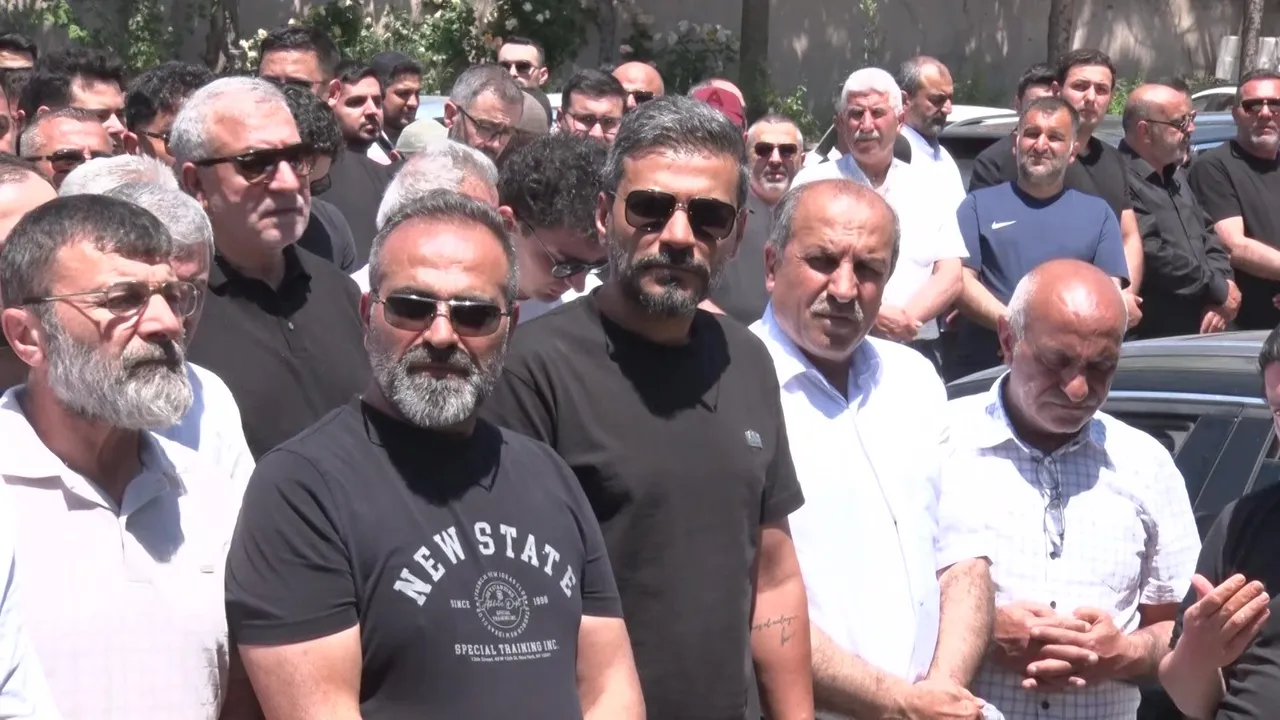 Can Polat'ın cenazesinde Dilan Polat sinir krizi geçirdi! Kızı "Babamı aldınız" diyerek feryat etti