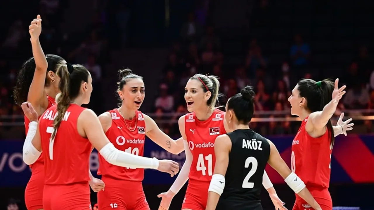 Cansu Özbay, Elif Şahin neden yok, oynamıyor? VNL 1. hafta kadrosunda yer almadılar