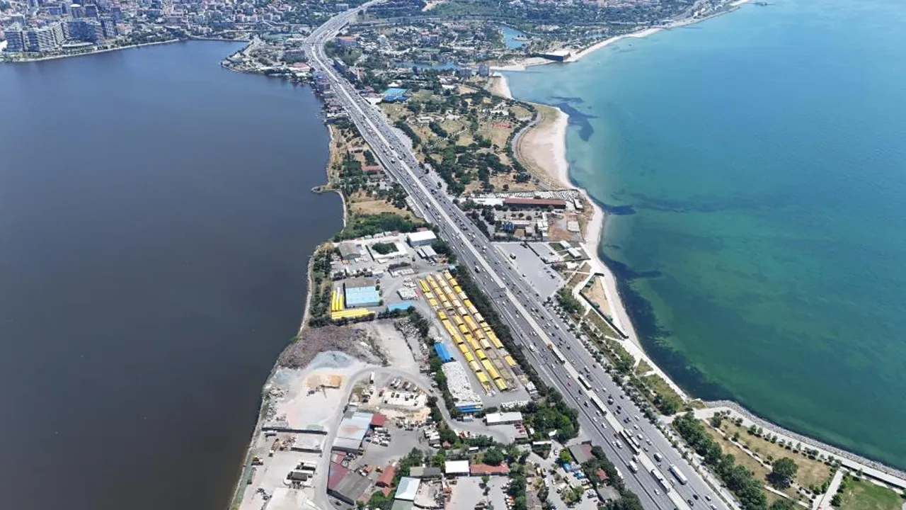 İstanbul'da çevre felaketi! Göl ve denizin farkı gözler önüne serildi