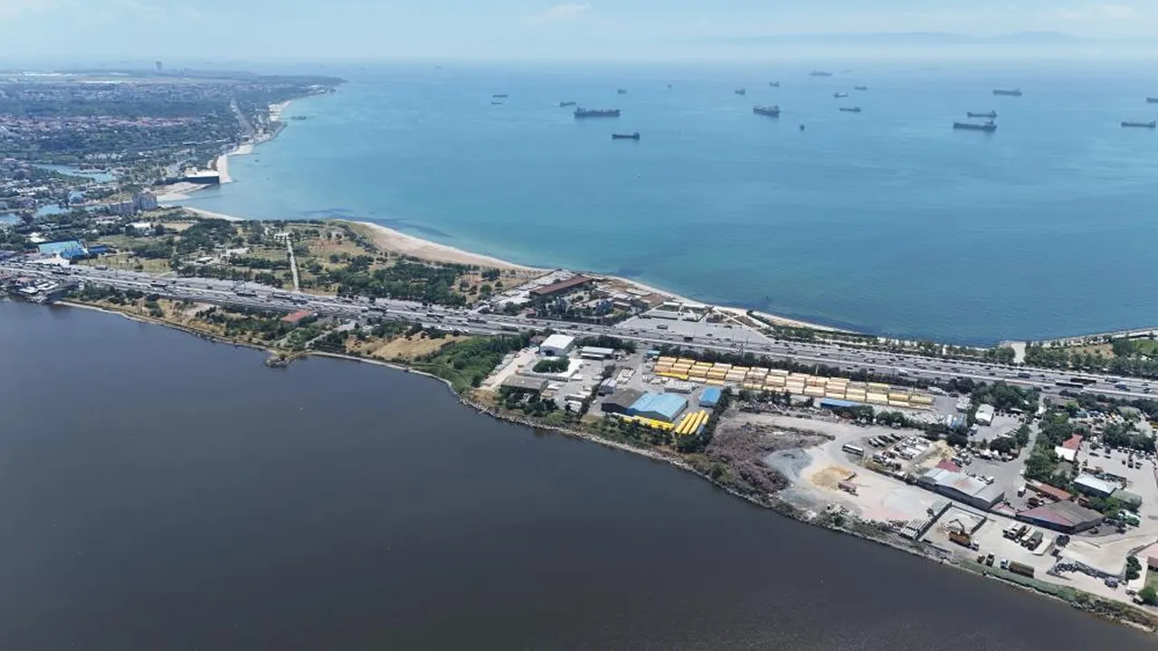 İstanbul'da çevre felaketi! Göl ve denizin farkı gözler önüne serildi