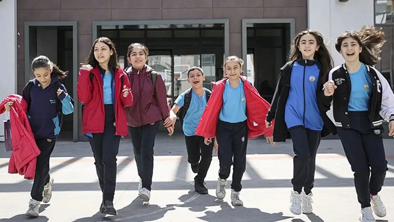 Okullar erken mi kapanacak, yarın okul tatil mi? İşte 2026 yaz tatili ve karne günü tarihi