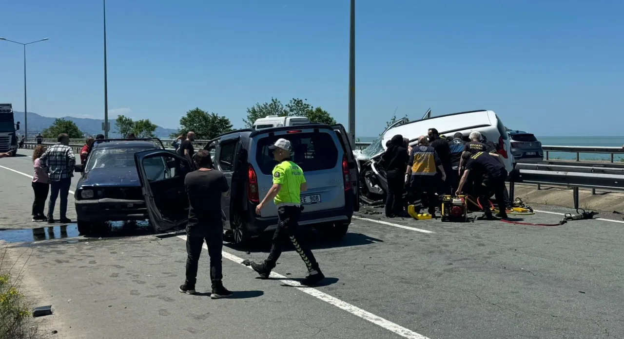 Rize'de katliam gibi kaza! Ters yöne giren araç dehşet saçtı, 2 ölü 3 yaralı