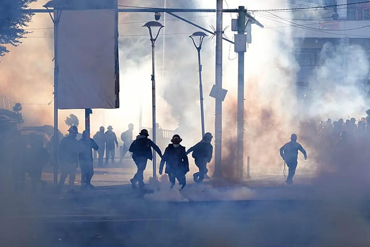 Ülkede Bakanlar peş peşe istifa etti! Protesto dalgası büyüyor