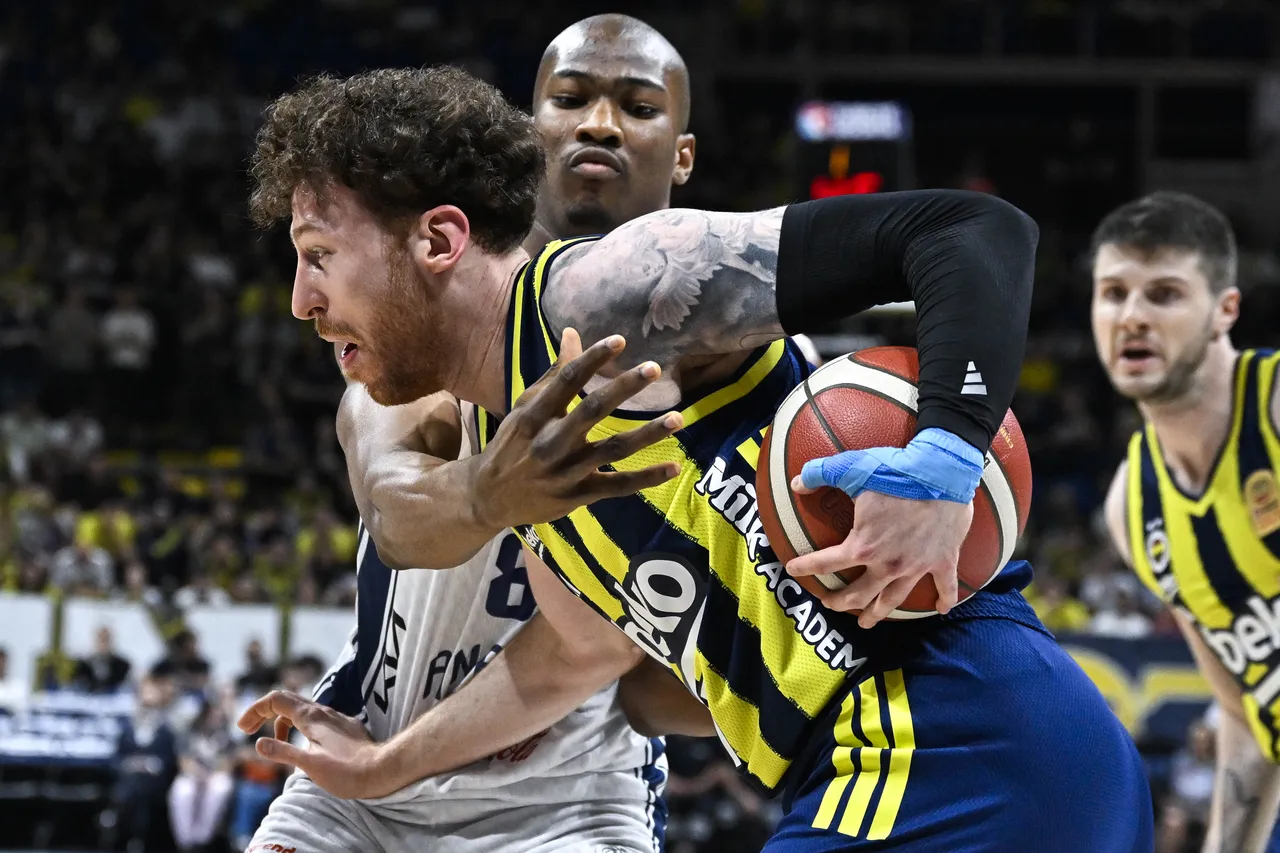 Anadolu Efes-Fenerbahçe Beko maçı nereden izlenir, hangi kanalda? Seride üçüncü maç