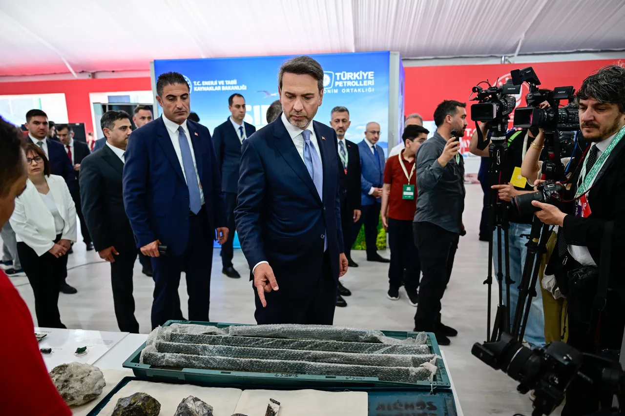 Bakan Bayraktar Sıfır Atık Festivali’ni ziyaret etti! Stantları gezdi, gençlerle buluştu