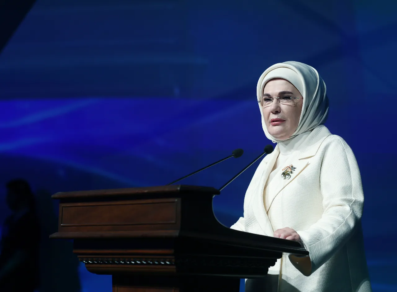 Emine Erdoğan: Sıfır Atık Forumu, insanlık ailesinin ortak bir ideal etrafında kenetlendiği tarihi bir buluşma