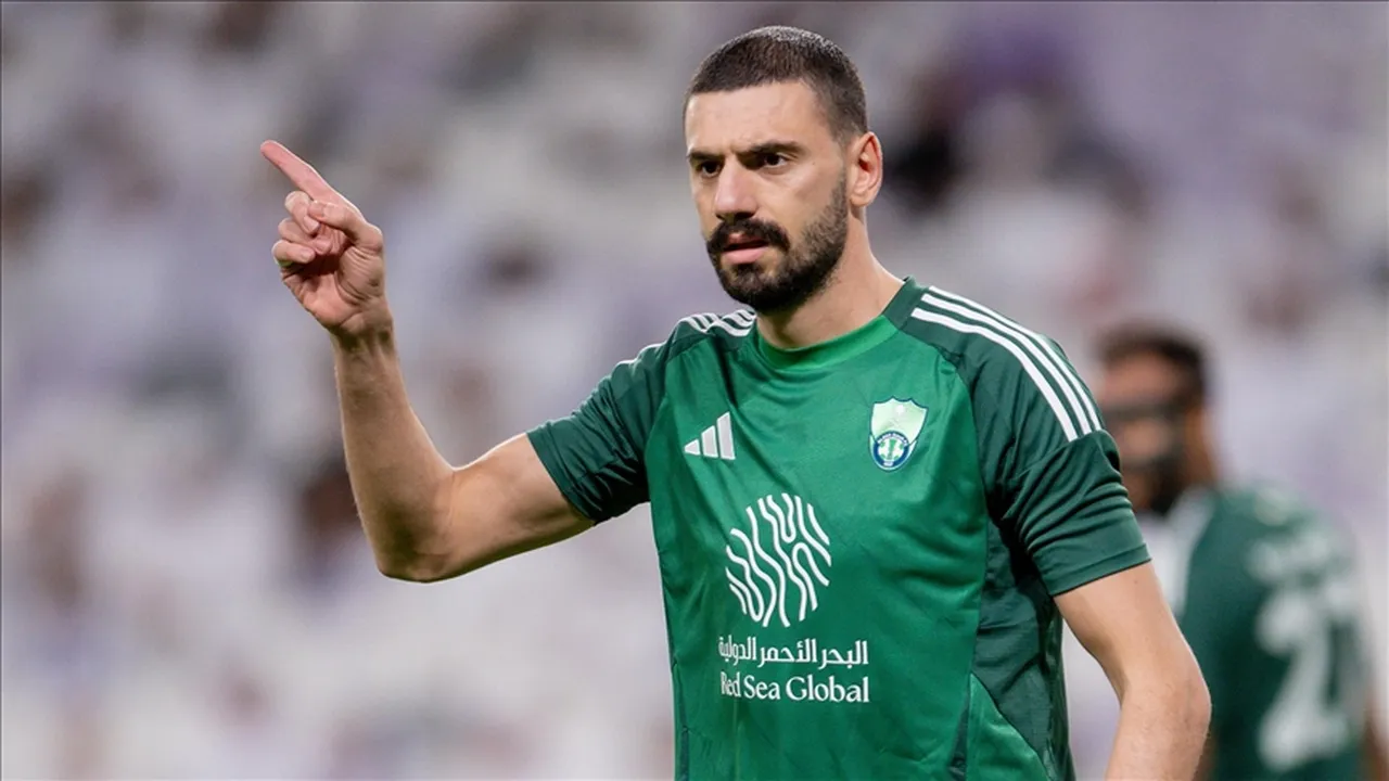 Merih Demiral, 2023 yılından bu yana Al Ahli'nin başarısı için mücadele ediyor.