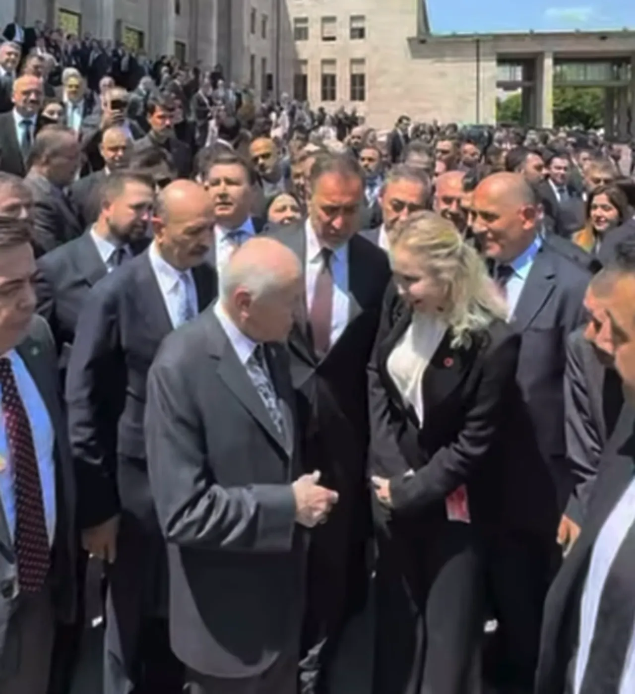 İbrahim Tatlıses'in eski eşi Ayşegül Yıldız siyasete atıldı
