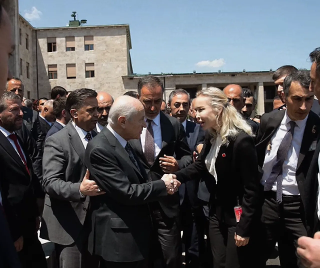 İbrahim Tatlıses'in eski eşi Ayşegül Yıldız siyasete atıldı