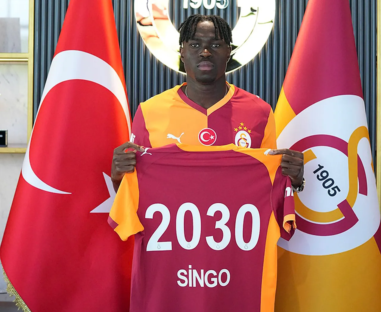 Wilfried Singo, Galatasaray'da forma giyecek 7'nci Fildişi Sahilli oyuncu oldu.