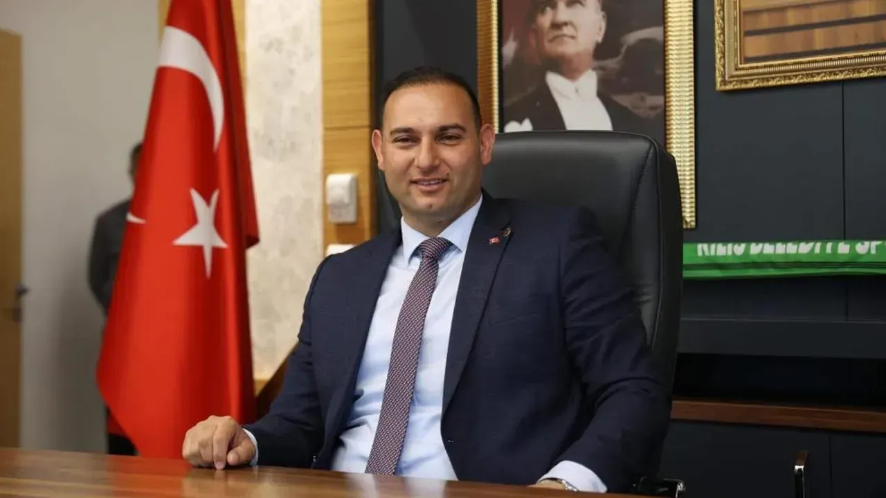 CHP'DE PEŞ PEŞE AYRILIK!