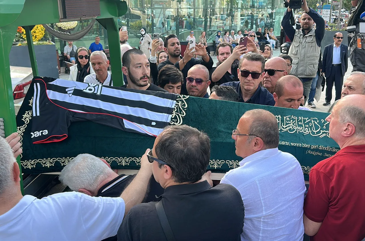 Reha Muhtar’a veda… Cenazede üç çocuğu da yalnız bırakmadı