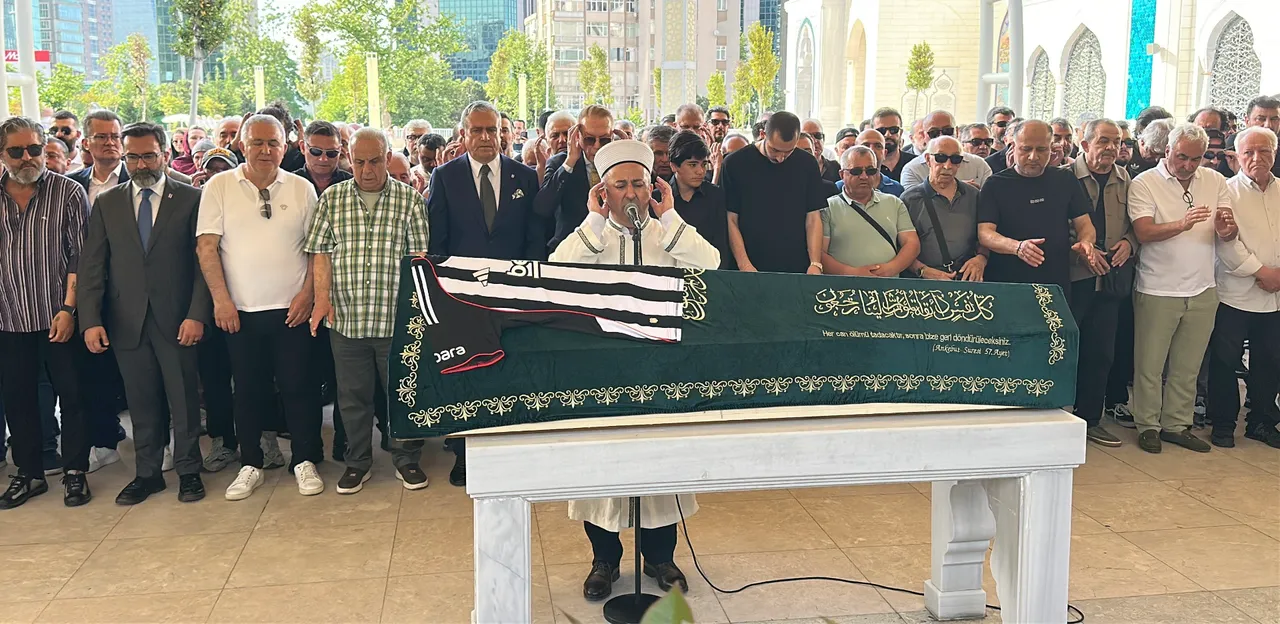Reha Muhtar’a veda… Cenazede üç çocuğu da yalnız bırakmadı