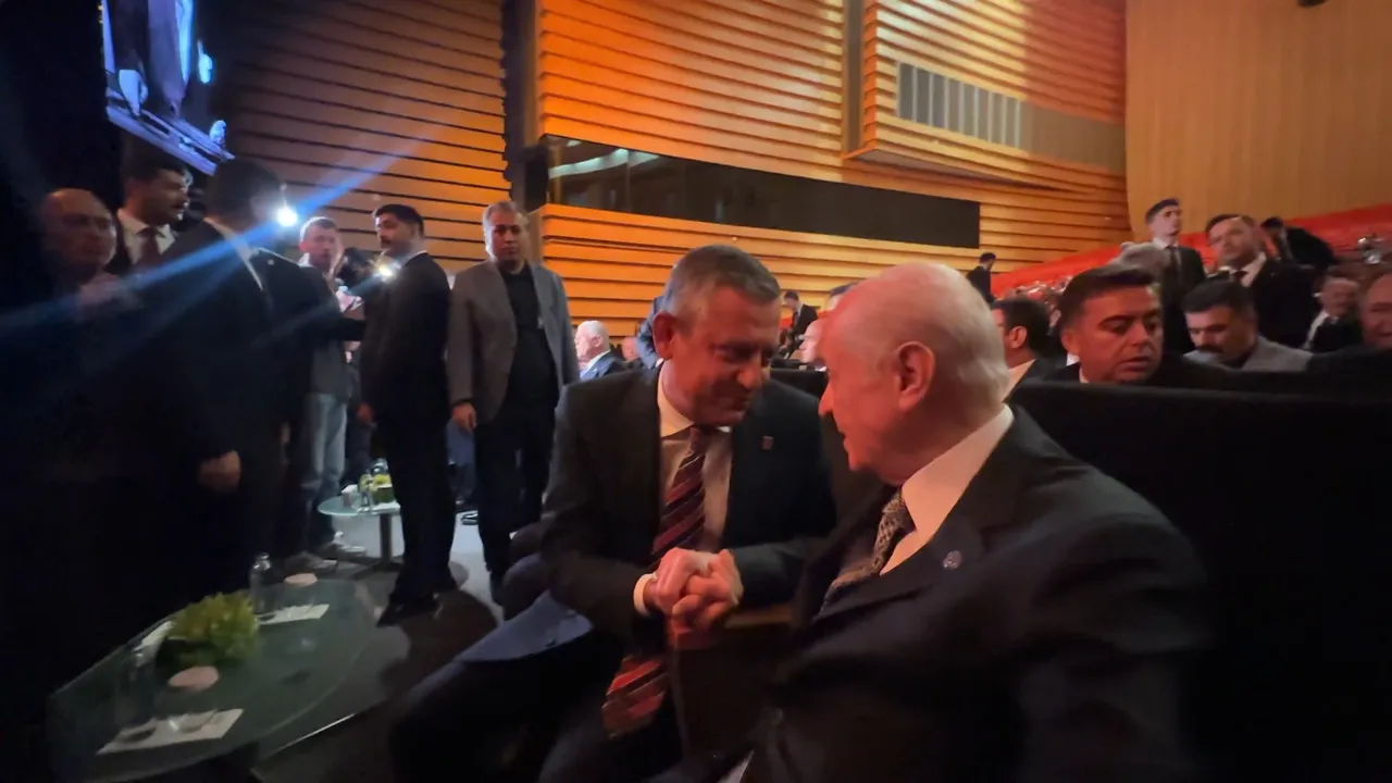 Sert sözlerle eleştirmişti! Devlet Bahçeli, Özgür Özel ile bir araya geldi