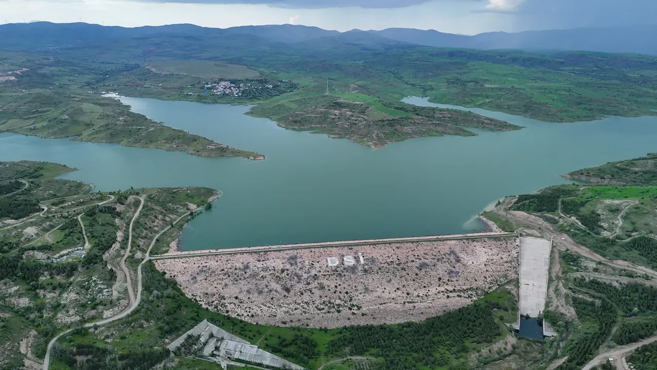 Su seviyesi yüzde 1e inmişti! Bereket yağdı, şimdilerde taşma noktasında