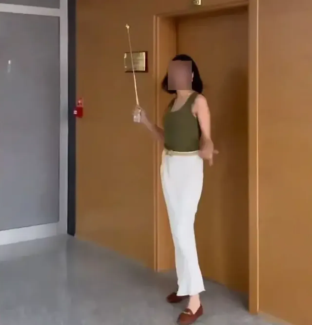 Vatandaşın soruları ile dalga geçti! Gebze Adliyesi çalışanının tepki çeken görüntülerine soruşturma