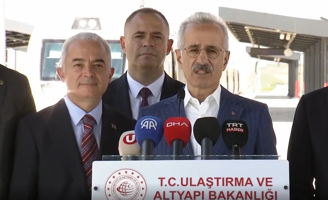 Bakan müjdeyi verdi! 4 saatlik yol 1,5 saate düşecek
