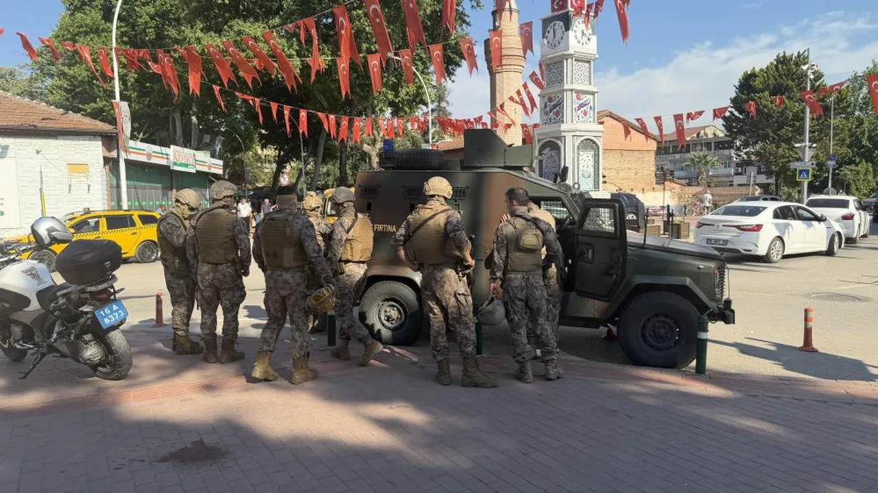 Bursa'da ortalık karıştı! Özel harekat ve çevik kuvvet mahalleye indi