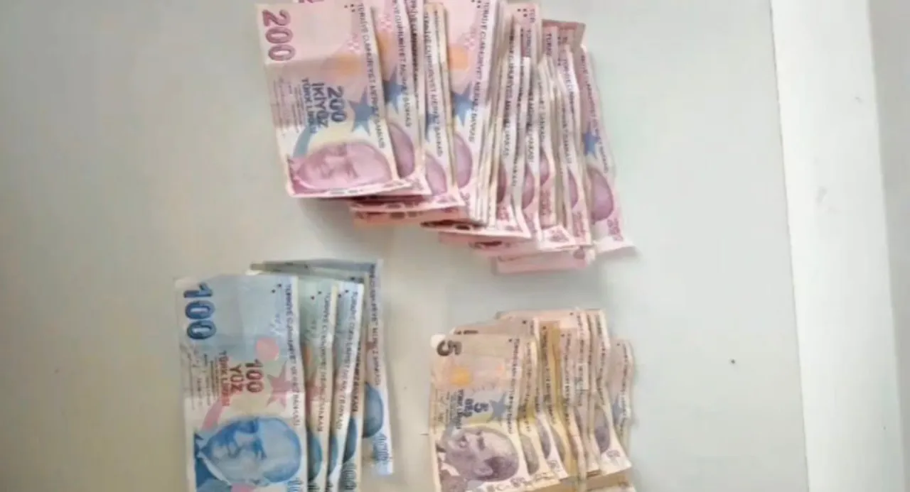 Dilencinin üstünden çıkanlar şoke etti! Hem para hem bıçak