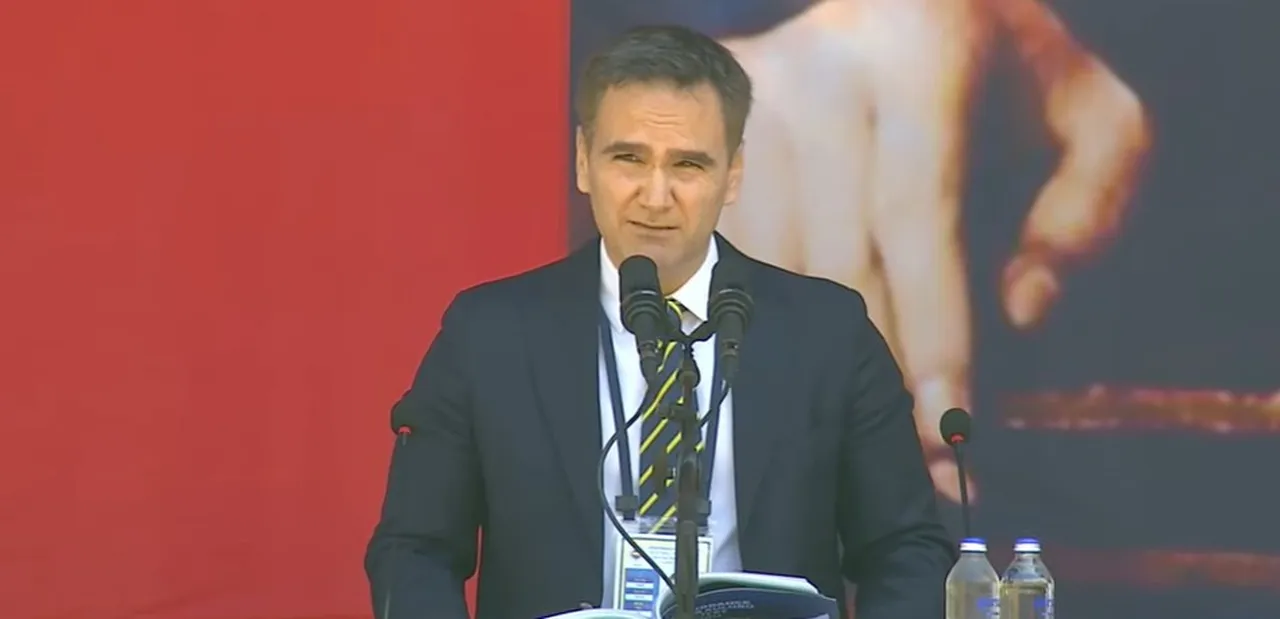 Fenerbahçe Yöneticisi Burçin Gözlüklü
