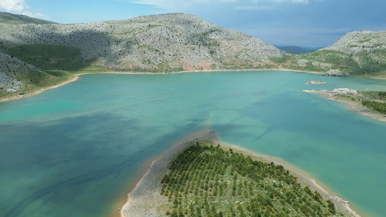Geçen sene kurumuş çöle dönmüştü! Yağışların ardından eski günlerine döndü