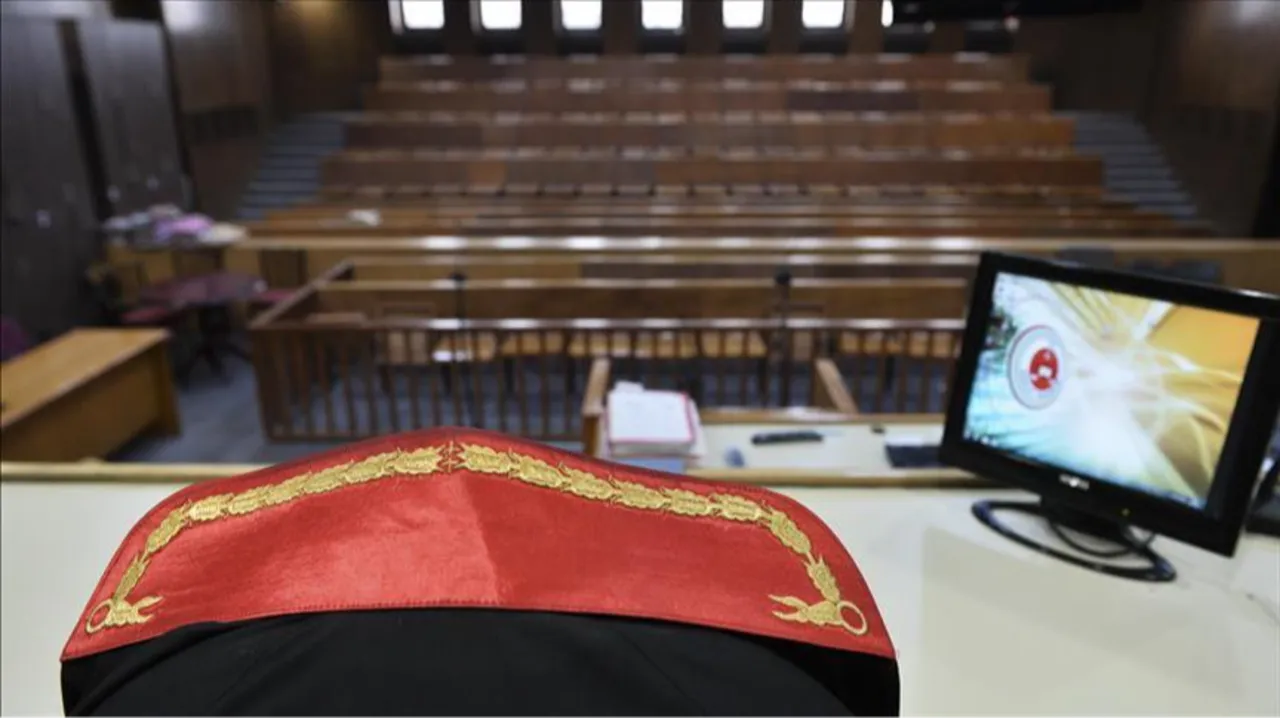 İşveren, çalışanın mesajını okudu, Yargıtay frene bastı! 'Şirket telefonu' davasında tazminat kararı