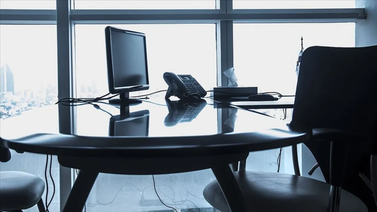 İşveren, çalışanın mesajını okudu, Yargıtay frene bastı! 'Şirket telefonu' davasında tazminat kararı