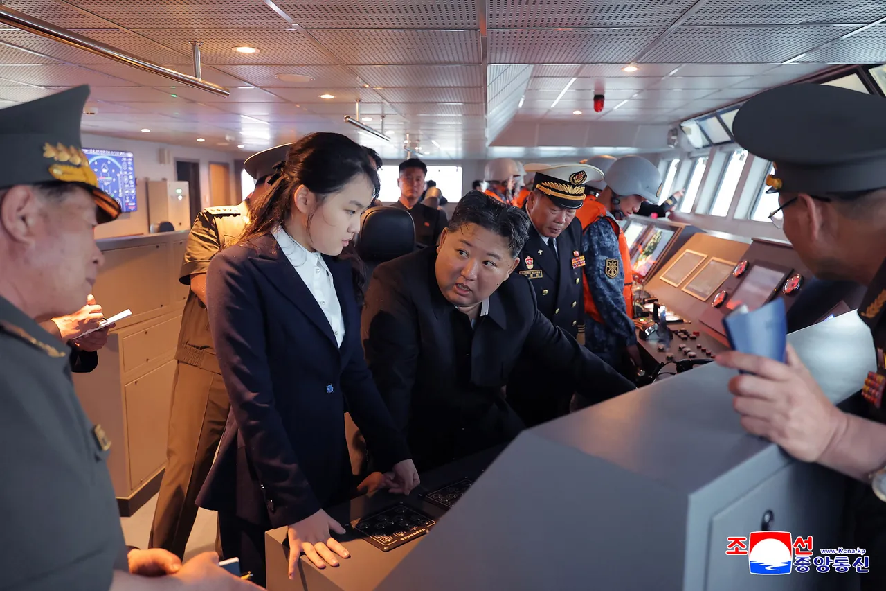 Kim Jong Undan dünyaya gözdağı! Kızıyla yeni savaş gemisini gezdi, zamanı ise manidar