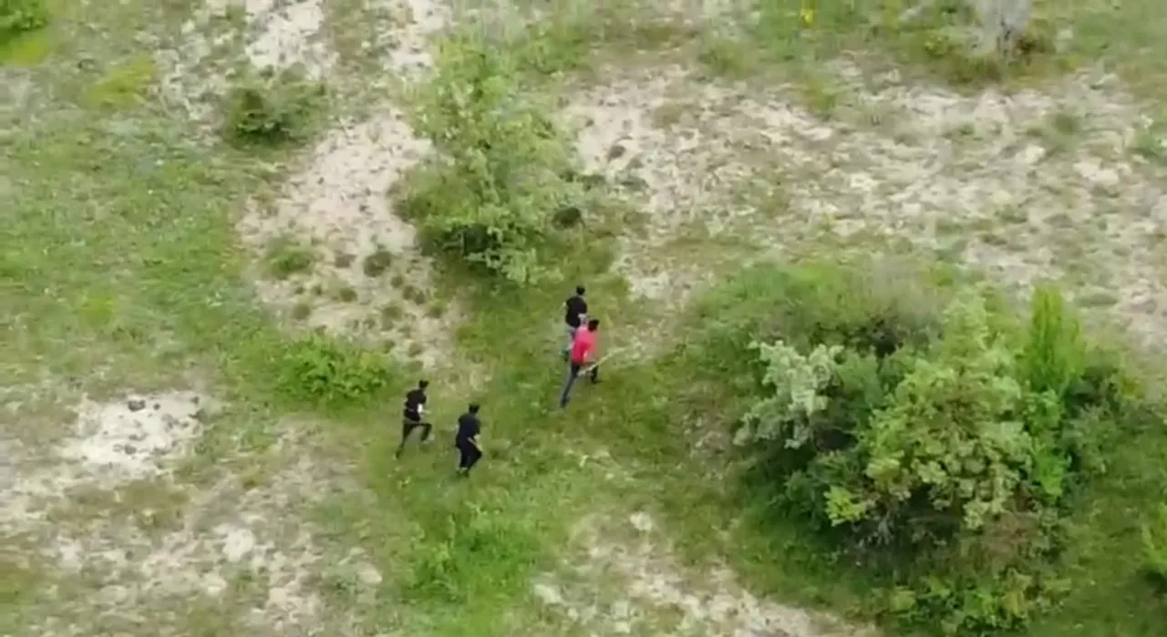 Köy muhtarından görülmemiş hareket! Dronu görünce kaçacak delik aradılar
