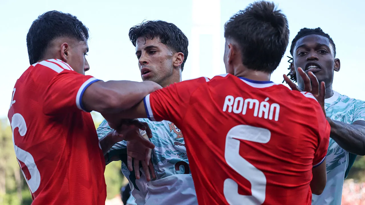 Rafael Leao yumruk attı, kırmızı kart gördü