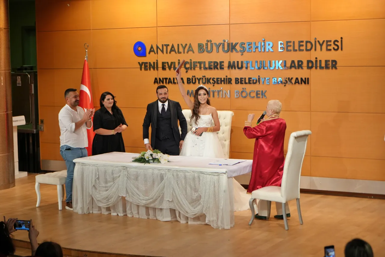 Tarihi fırsat bilen oraya koştu! Nikah salonlarında 06.06.2026 yoğunluğu