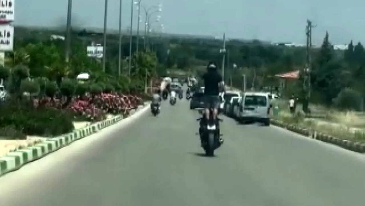 Trafikte ayağa kalkıp şov yapmıştı! O motosikletliye 46 bin lira ceza kesildi