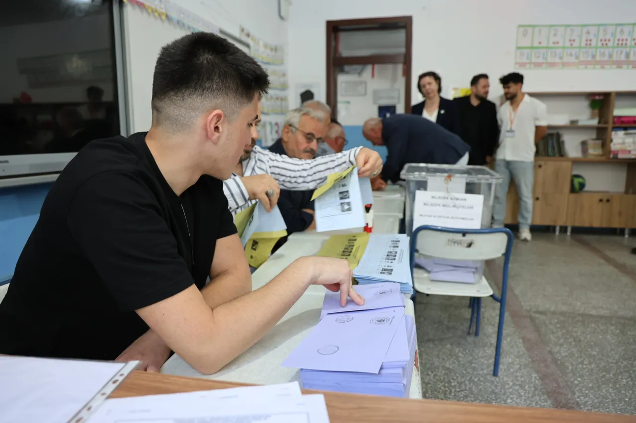 371 bin seçmen sandık başındaydı: AK Parti 4, MHP ve CHP birer belde kazandı