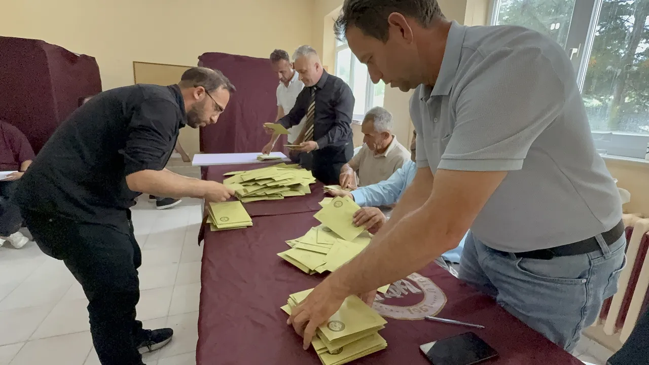 371 bin seçmen sandık başındaydı: YSK Başkanı seçimlerin son durumunu paylaştı