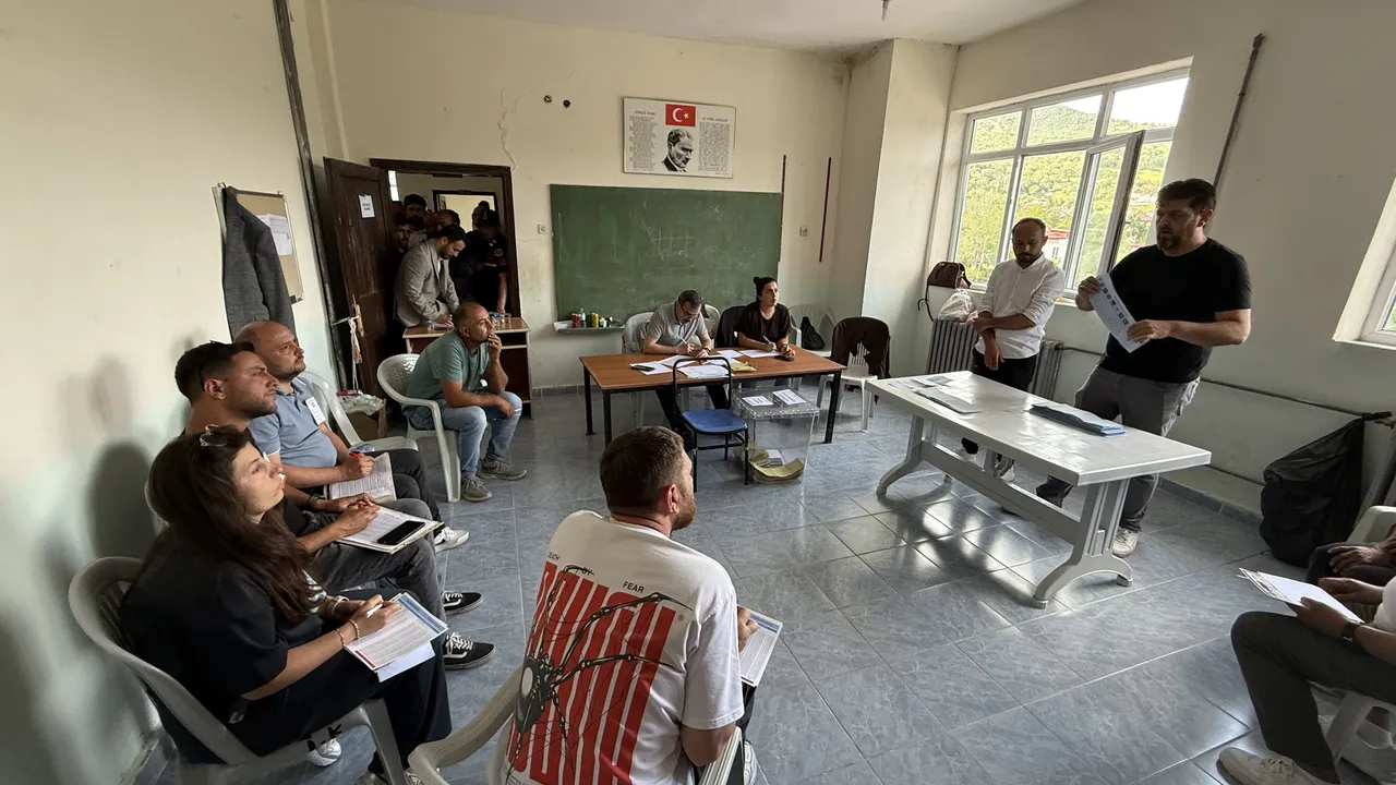 371 bin seçmen sandık başındaydı: YSK Başkanı seçimlerin son durumunu paylaştı