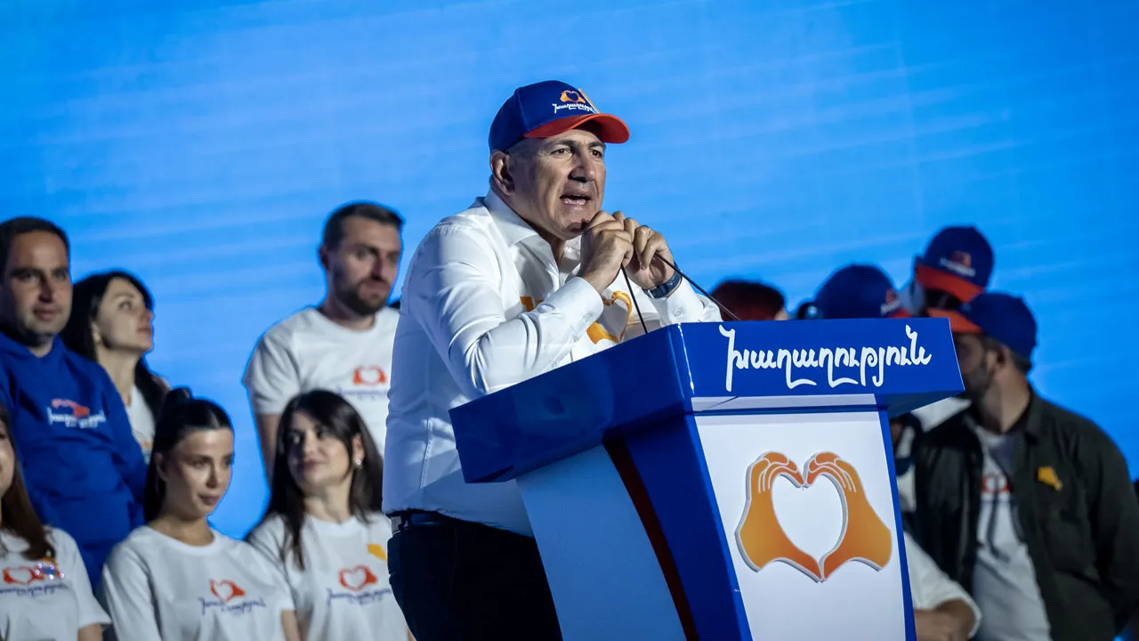 Ermenistan'da kritik seçim! Paşinyan'dan Ankara'ya haritalı dostluk mesajı