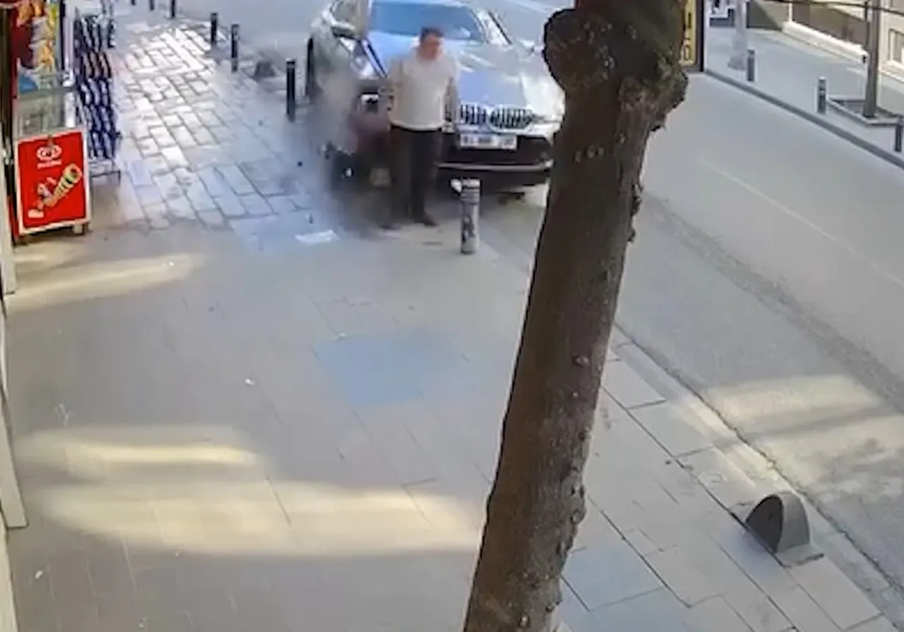 Arabası ile kaldırımdaki esnafı ezdi! Şoförün tepkisi şoke etti