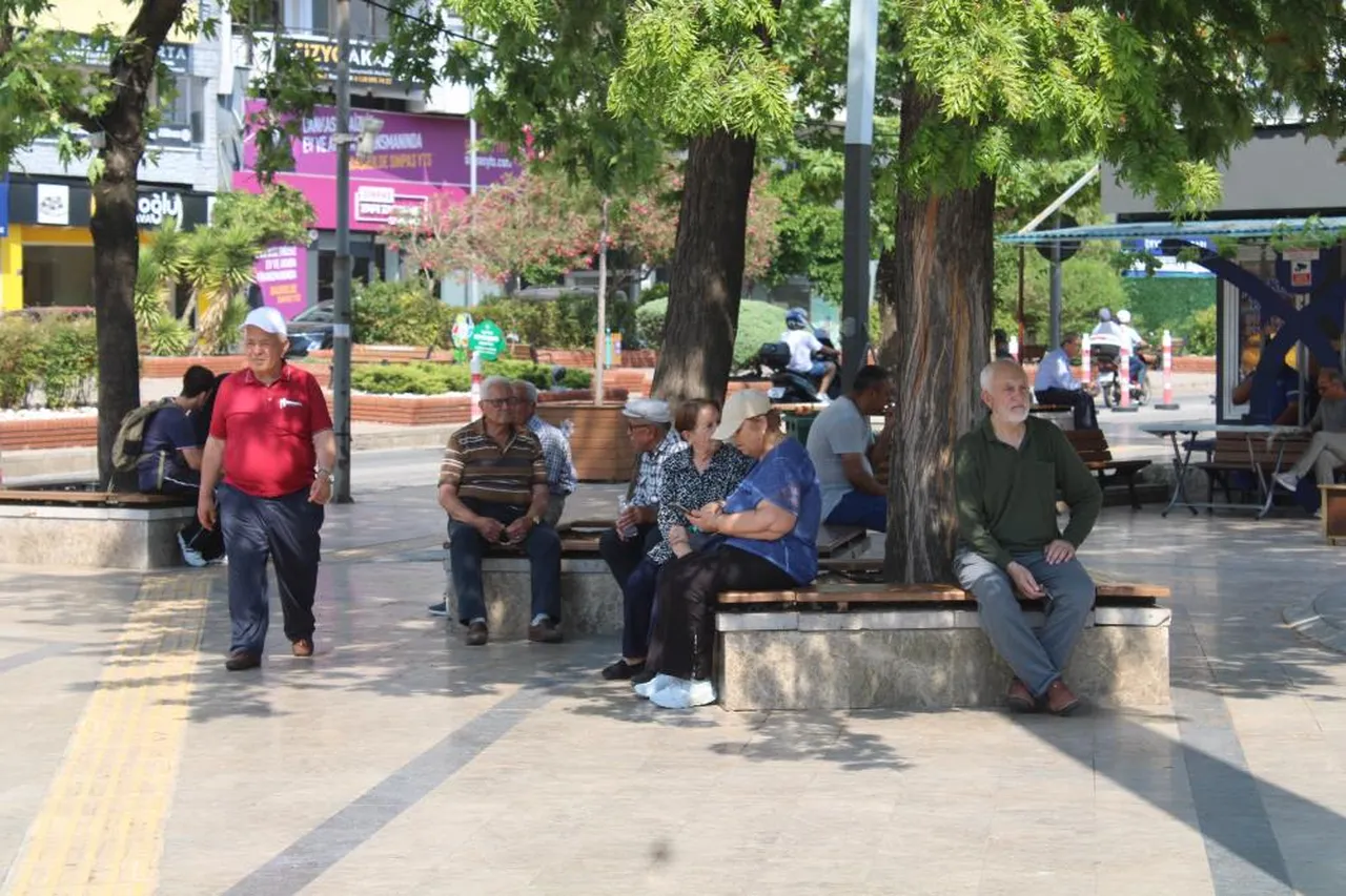 Aydın'da nefes kesen sıcak! Hayalet şehre döndü, gölgelik yer kalmadı